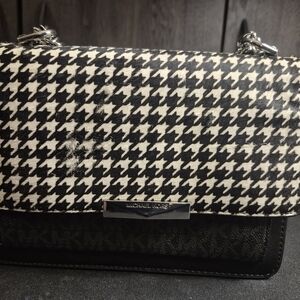 Michael Kors Elegant Black Leather Bag